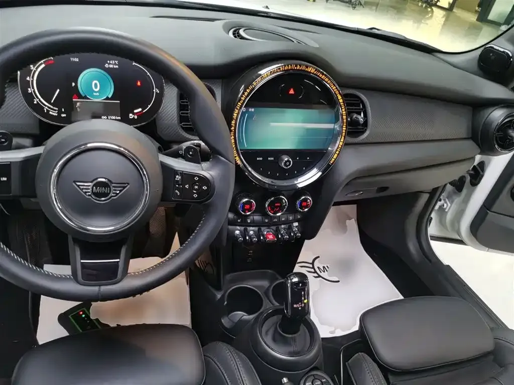 MINI Cooper (3-door) 2023 из CN, фото 2