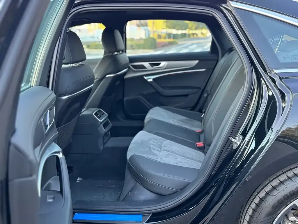 Audi A6L 2024 из CN, фото 2
