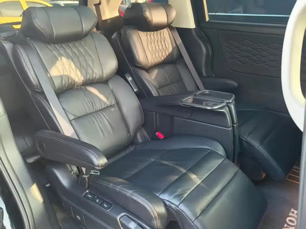 Honda Elysion 2022 из CN, фото 4