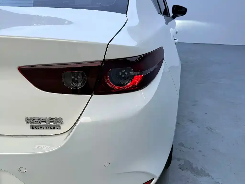 Mazda 3 Axela — фото 10
