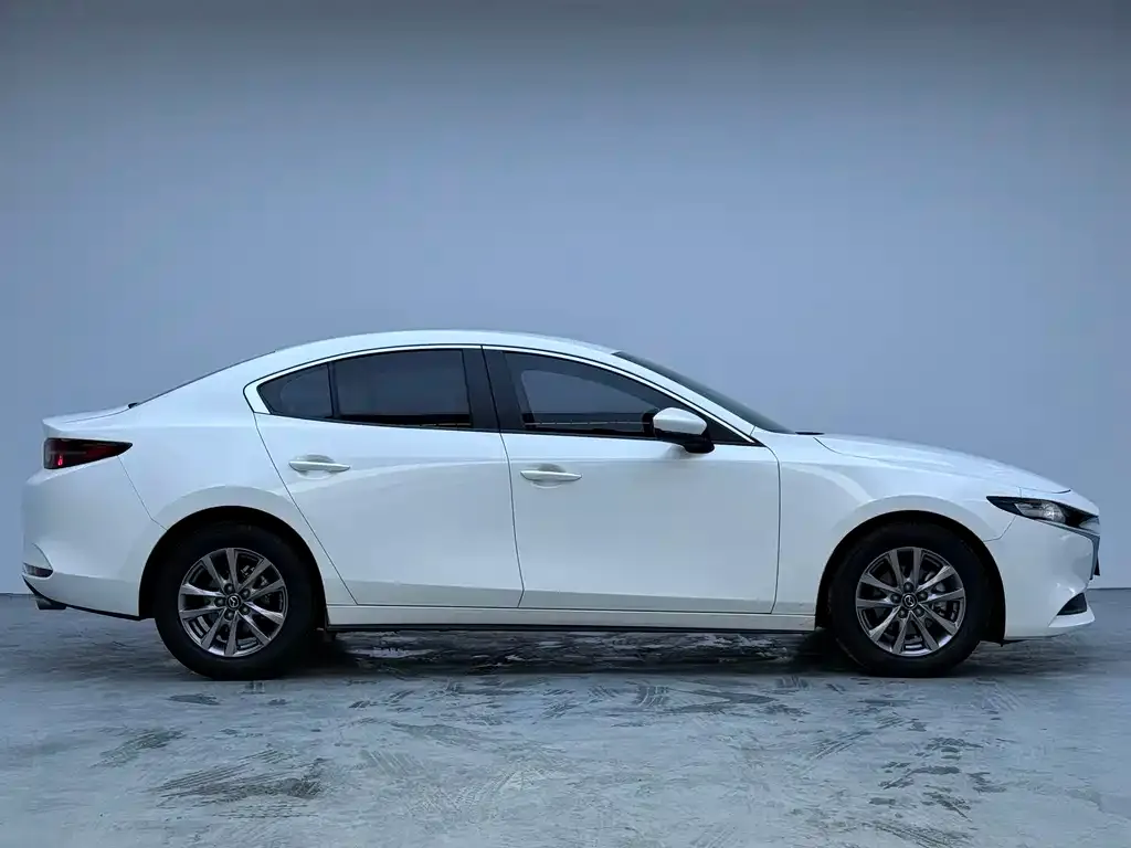 Mazda 3 Axela — фото 7