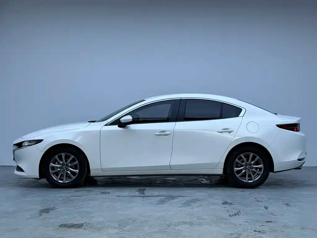Mazda 3 Axela — фото 9