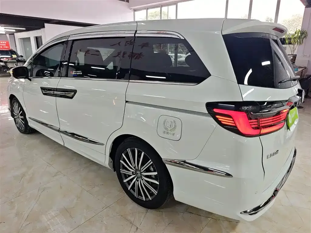 Honda Elysion 2023 из CN, фото 5