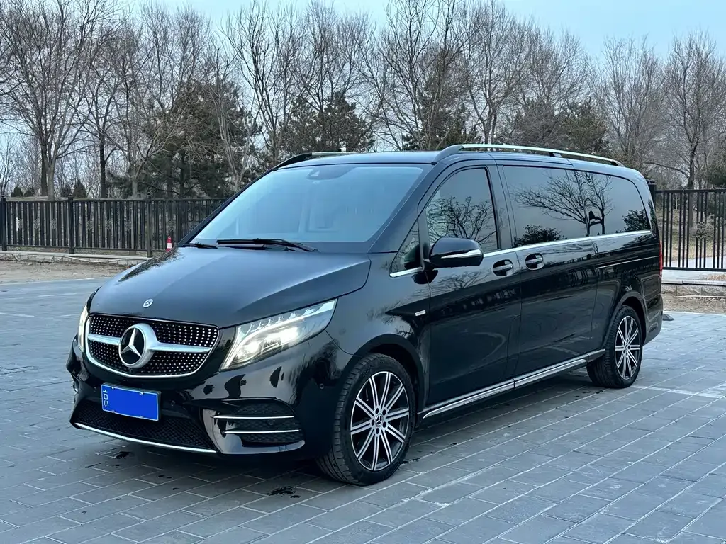 Mercedes-Benz V-Class — фото 1