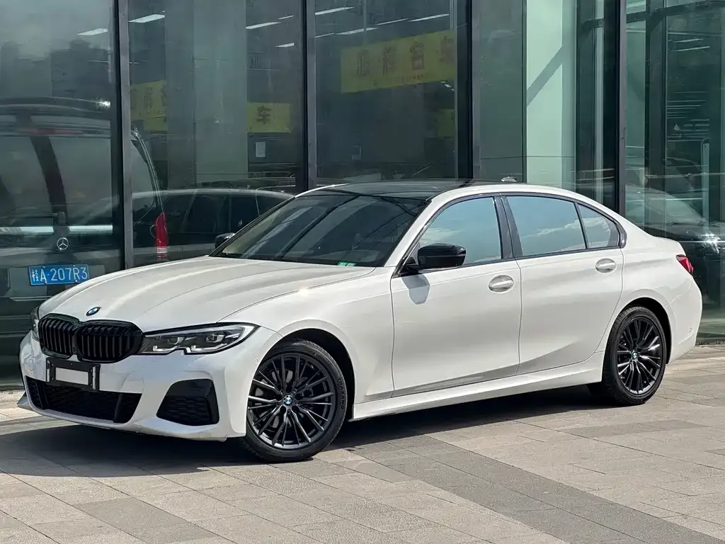 BMW 3 Series 2022 из CN, фото 1
