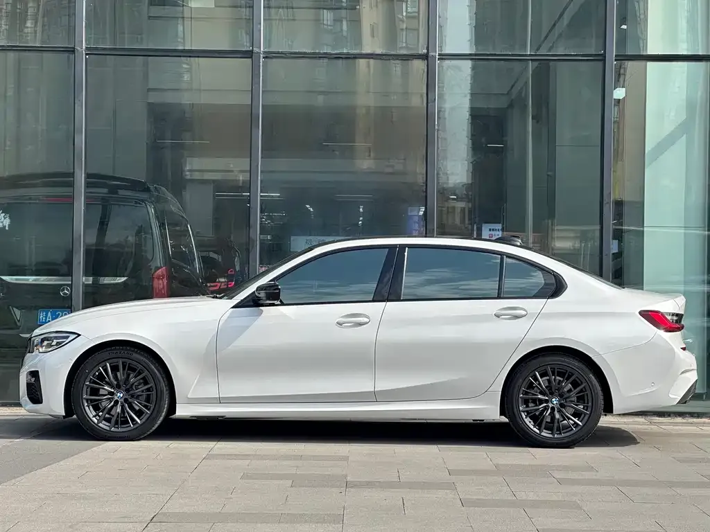 BMW 3 Series 2022 из CN, фото 4