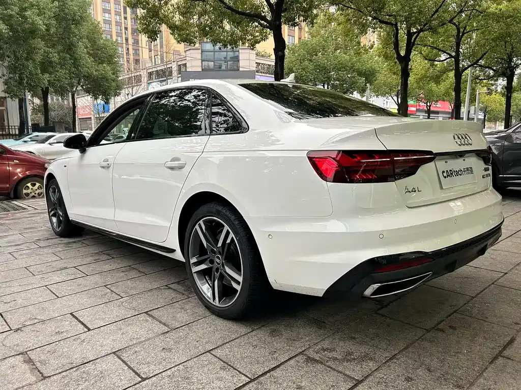 Audi A4L 2022 из CN, фото 9