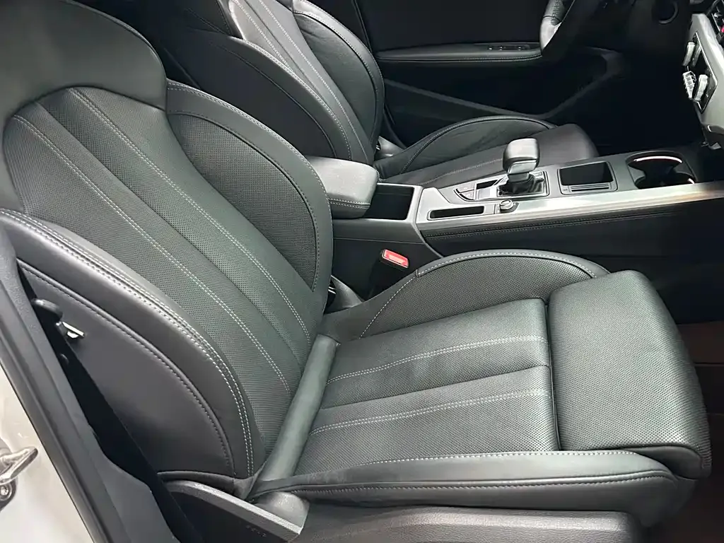 Audi A4L 2022 из CN, фото 8