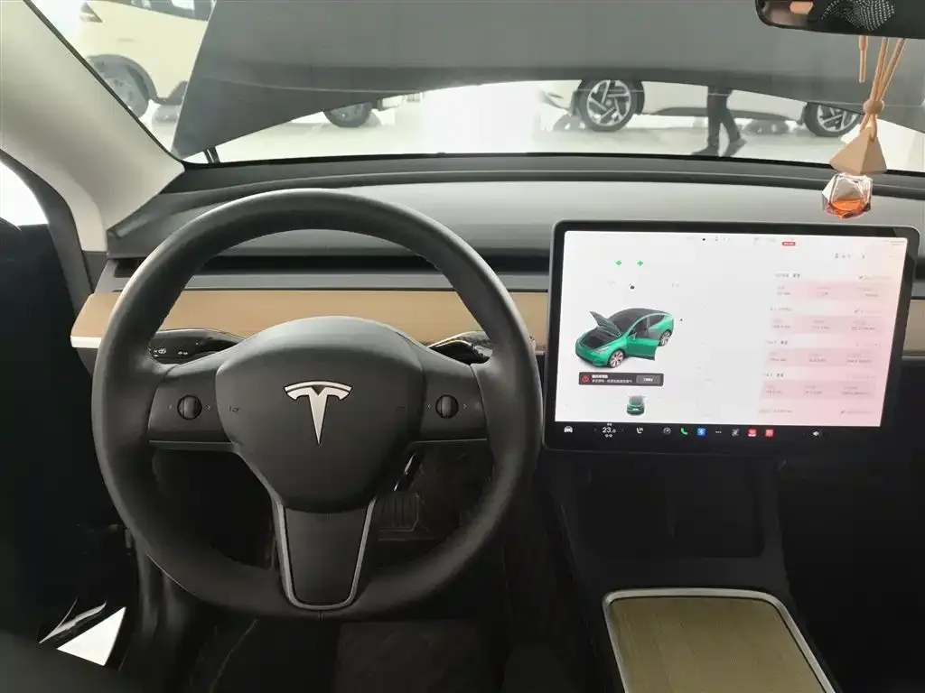 Tesla Model Y — фото 5
