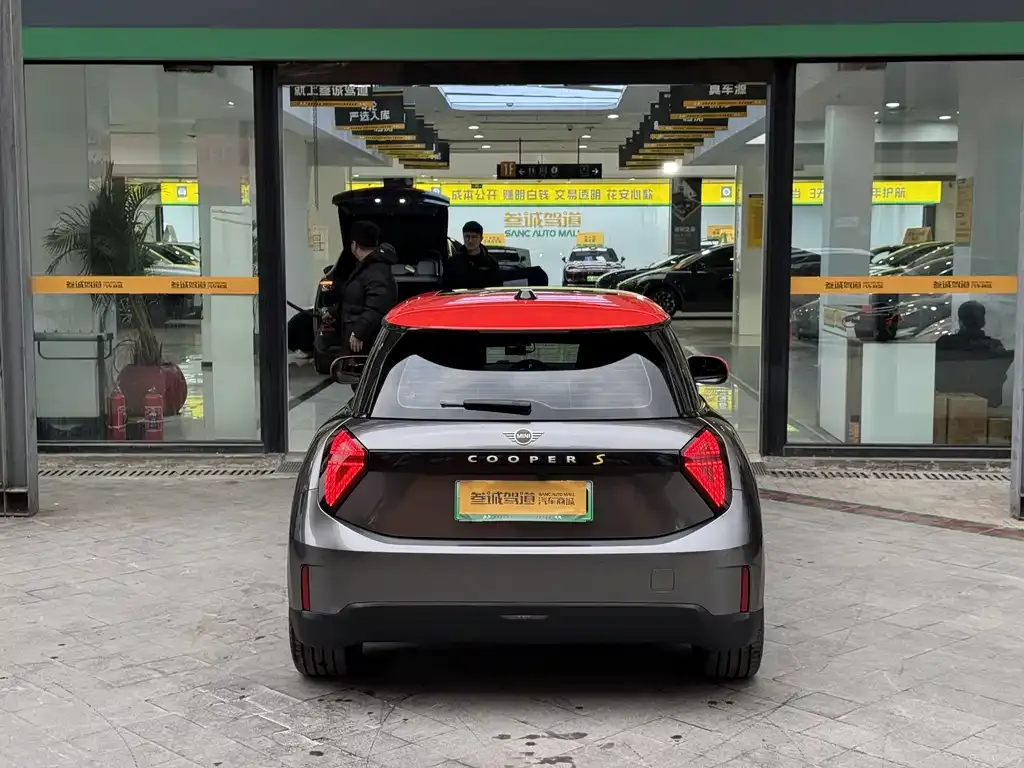 MINI Cooper EV 2024 из CN, фото 2