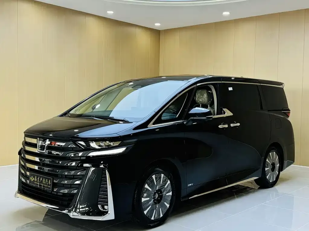 Toyota Vellfire — фото 1