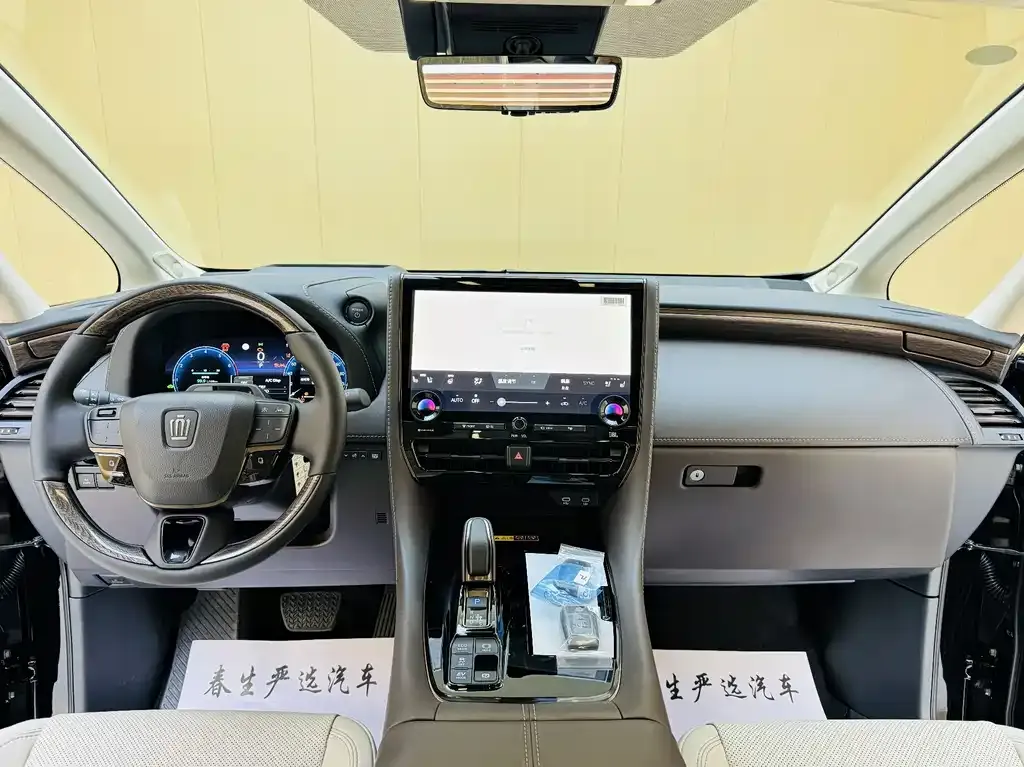 Toyota Vellfire — фото 2