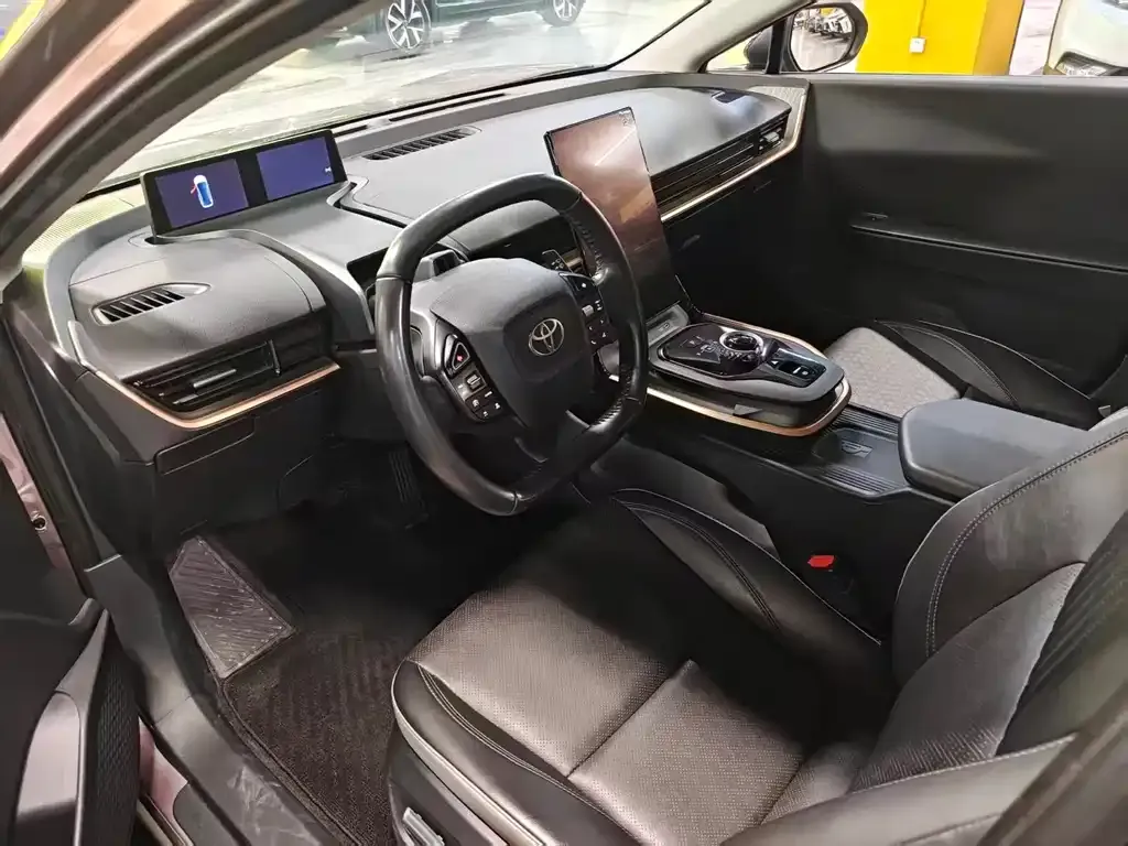 Toyota bZ3 2023 из CN, фото 2