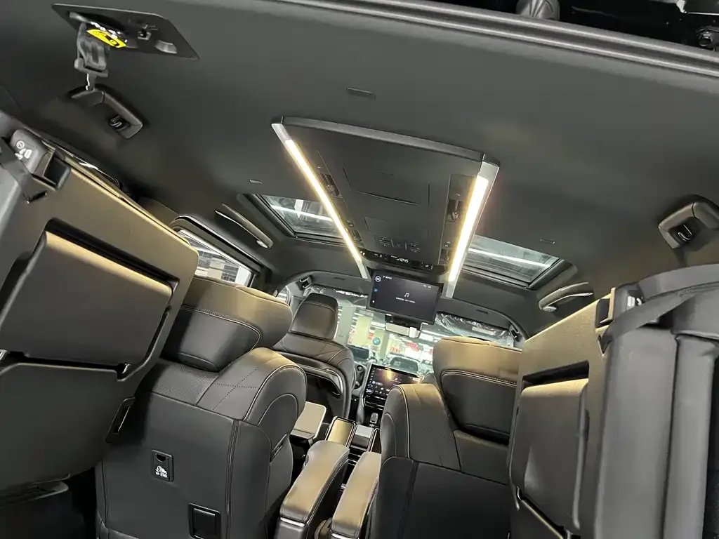 Toyota Vellfire 2025 из CN, фото 2