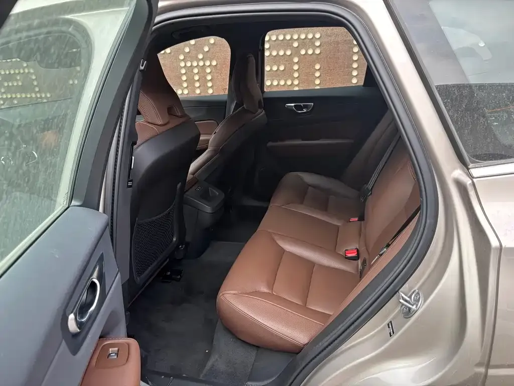 Volvo XC60 2025 из CN, фото 9