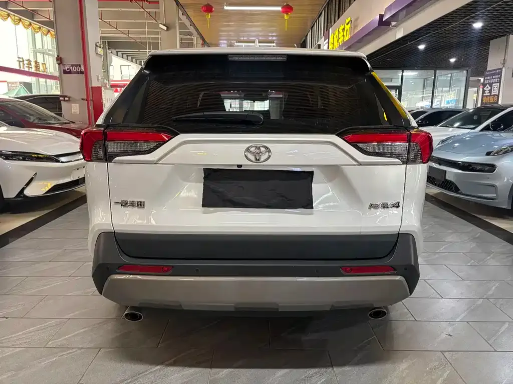 Toyota RAV4 2024 из CN, фото 2
