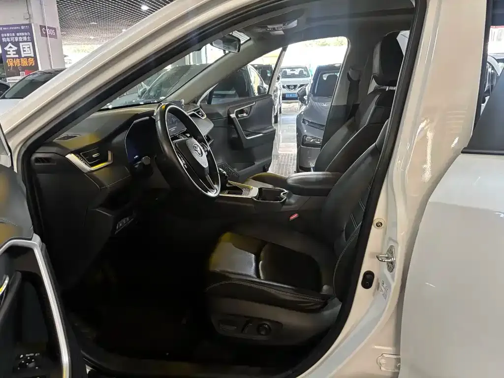 Toyota RAV4 2024 из CN, фото 5