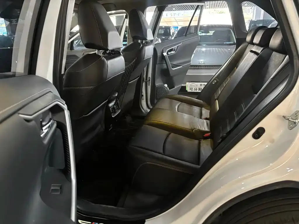 Toyota RAV4 2024 из CN, фото 6