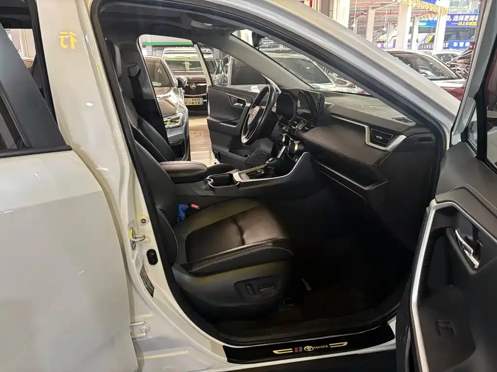 Toyota RAV4 2024 из CN, фото 7