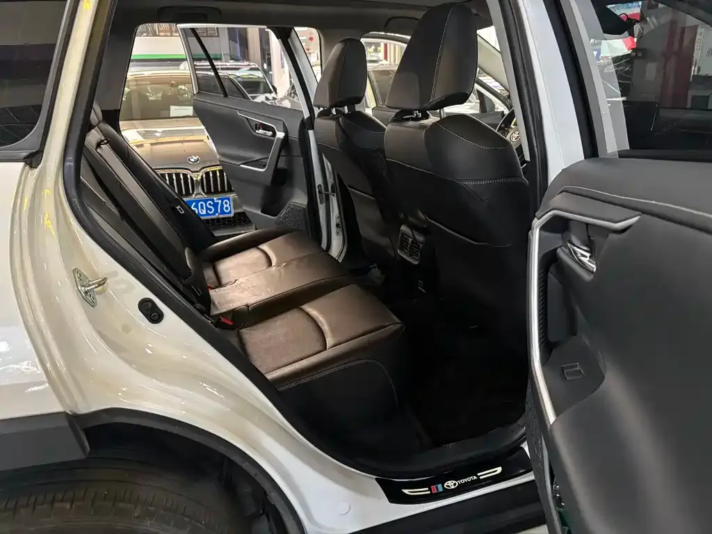 Toyota RAV4 2024 из CN, фото 8