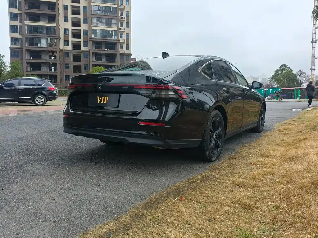 Honda Accord — фото 8