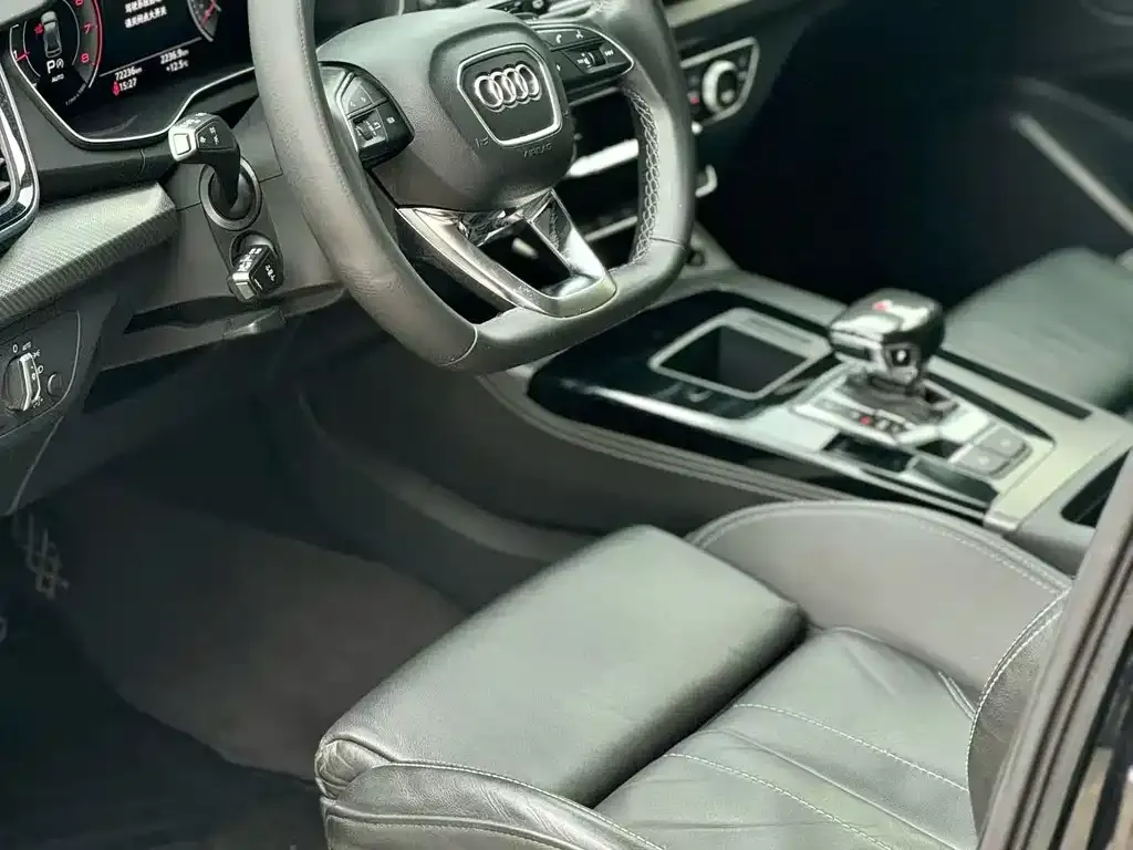 Audi Q5L 2021 из CN, фото 2