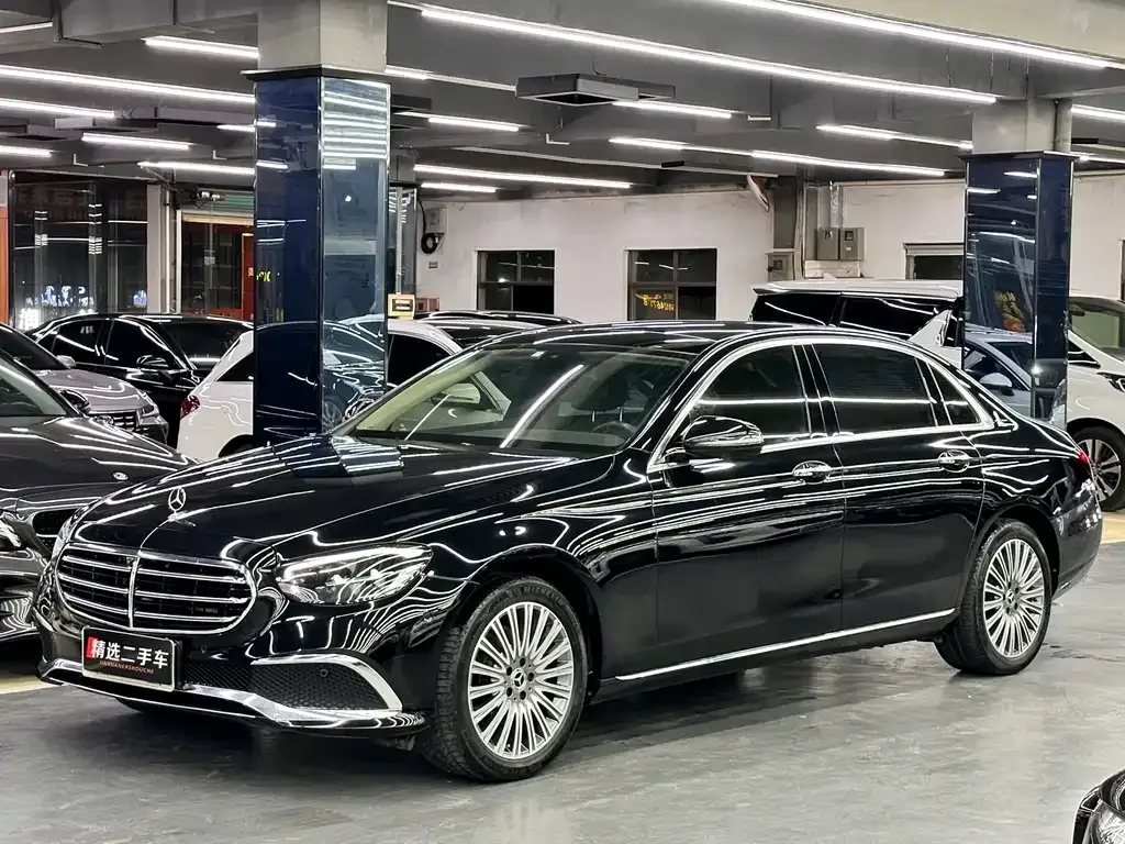Mercedes-Benz E-Class — фото 1