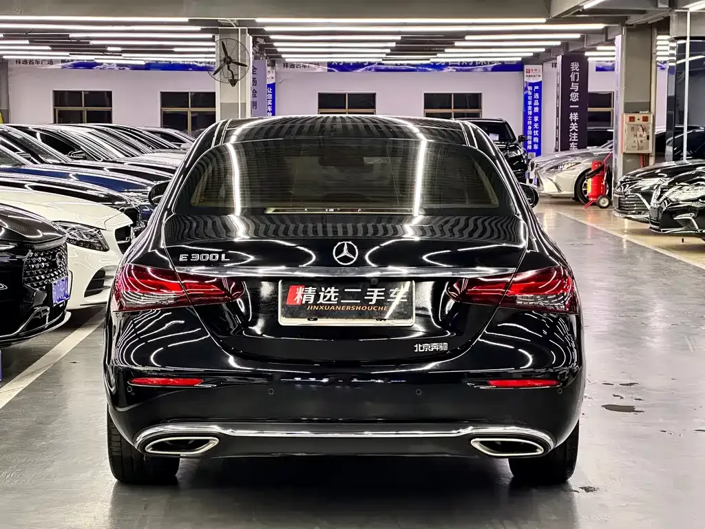 Mercedes-Benz E-Class — фото 2