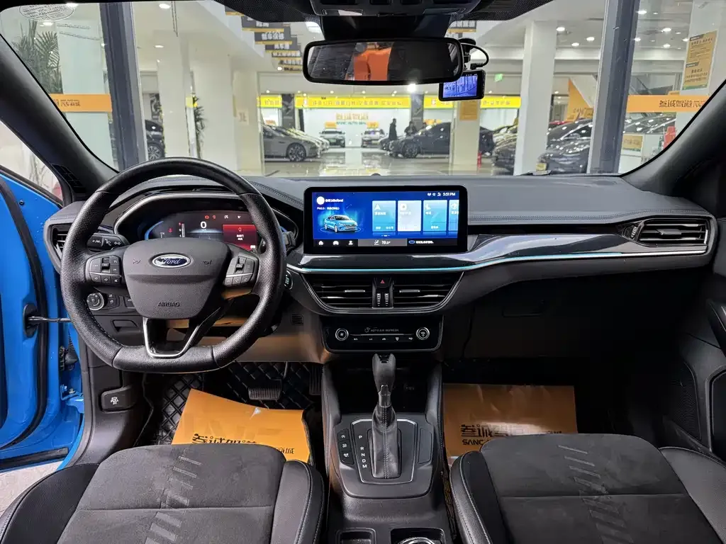 Ford Focus 2023 из CN, фото 7