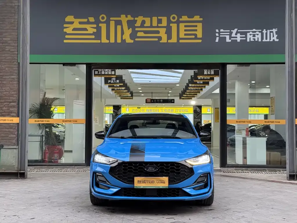 Ford Focus 2023 из CN, фото 2