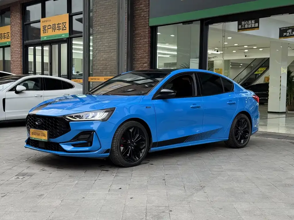 Ford Focus 2023 из CN, фото 3