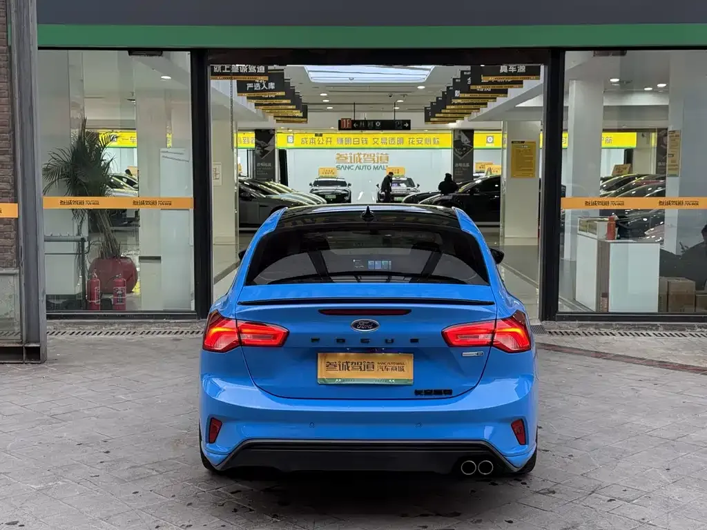 Ford Focus 2023 из CN, фото 5