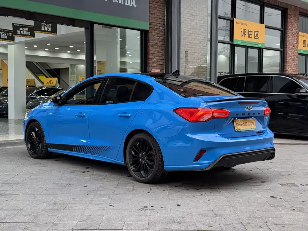 Ford Focus 2023 из CN, фото 4