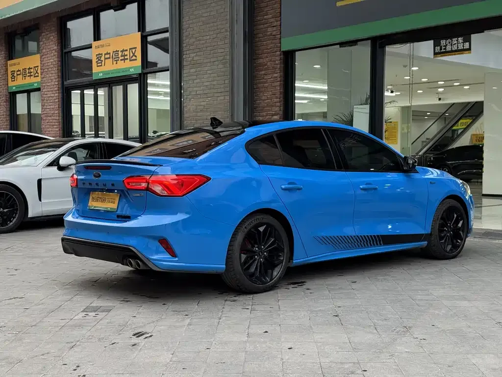 Ford Focus 2023 из CN, фото 6