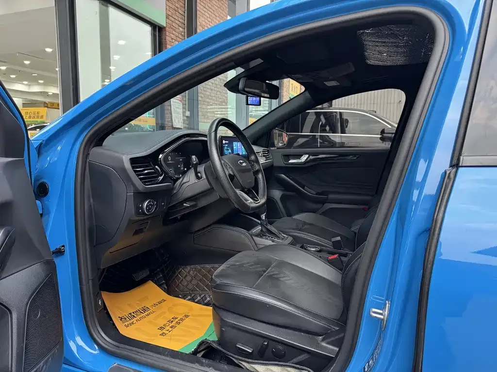 Ford Focus 2023 из CN, фото 10