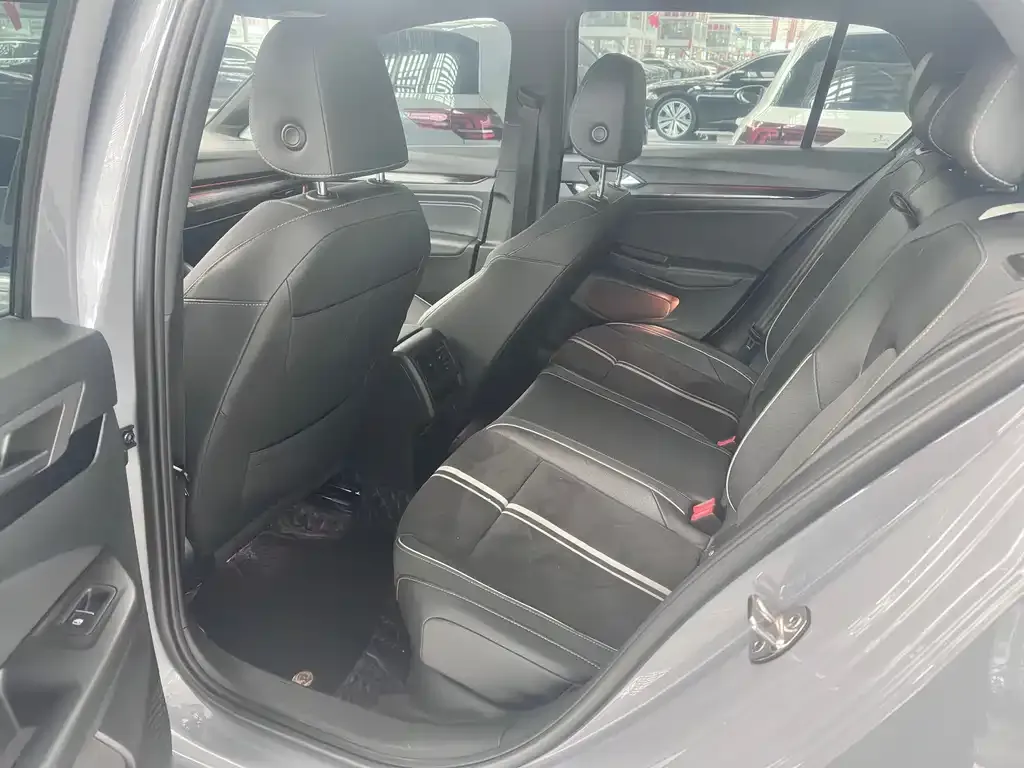 Volkswagen Golf 2021 из CN, фото 9