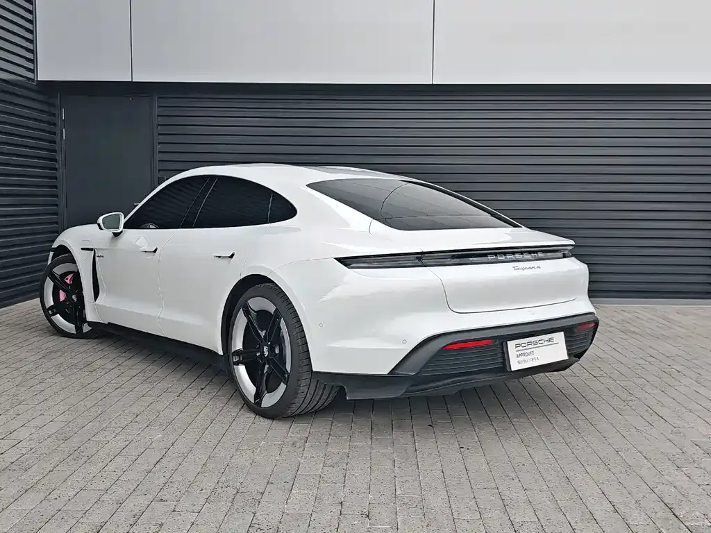 Porsche Taycan — фото 10