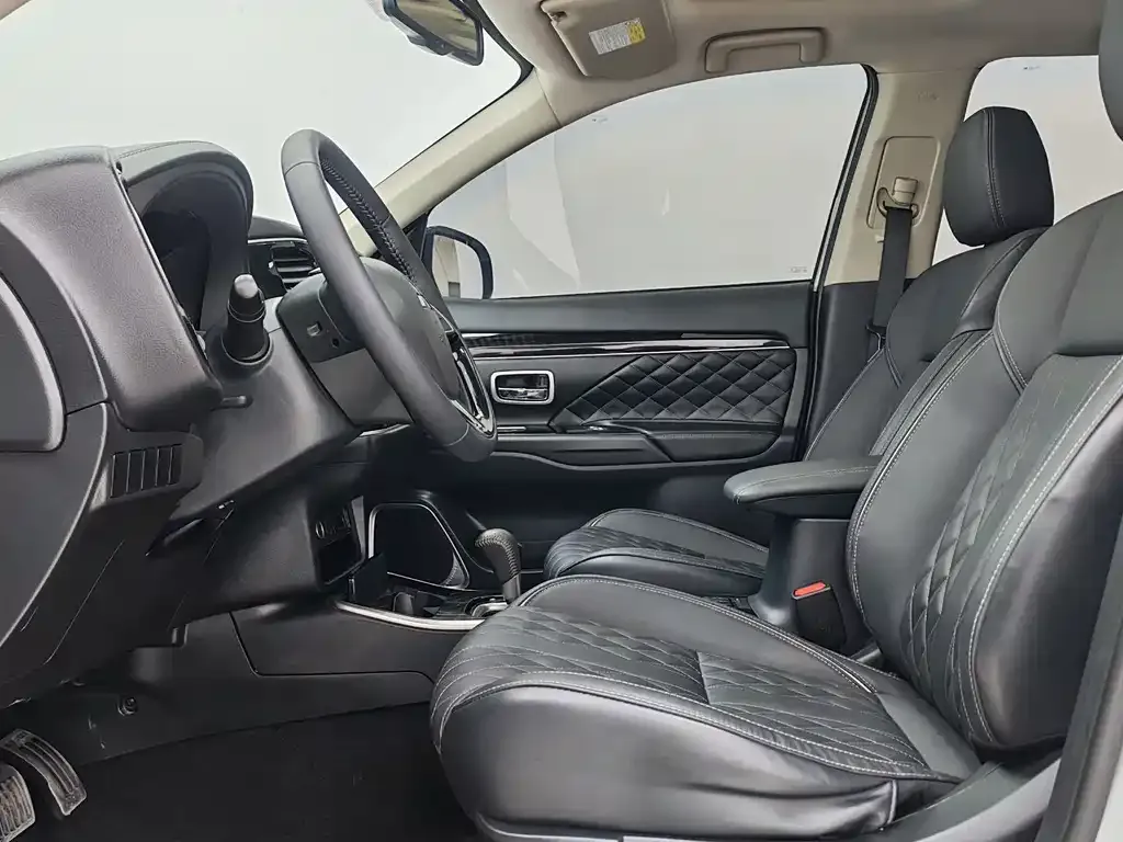 Mitsubishi Outlander 2021 из CN, фото 6