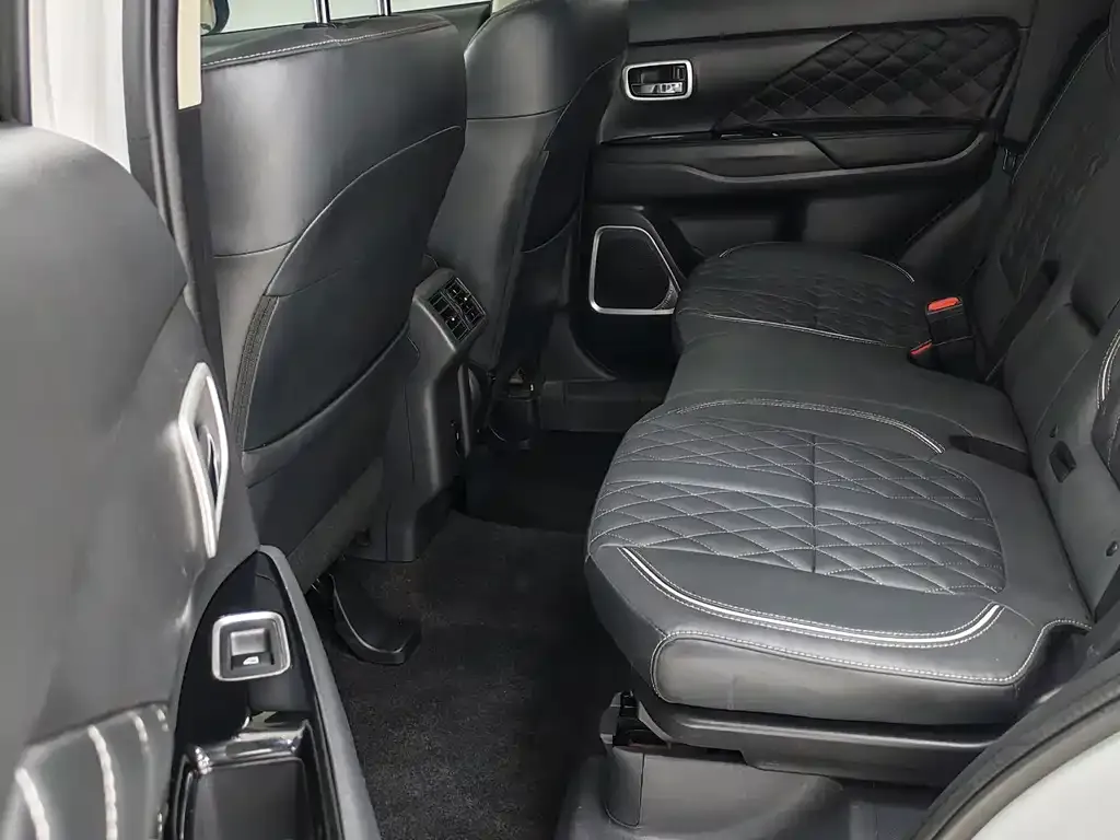 Mitsubishi Outlander 2021 из CN, фото 8