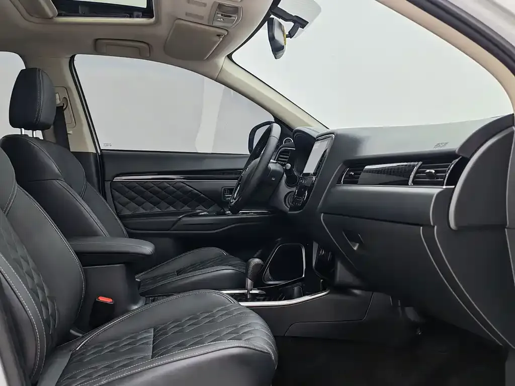 Mitsubishi Outlander 2021 из CN, фото 7