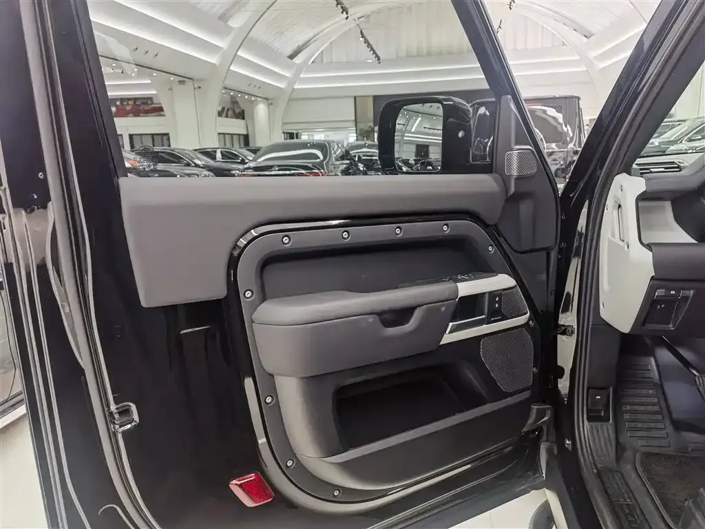 Land Rover Defender 2024 из CN, фото 6
