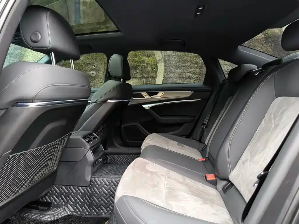 Audi A6L 2024 из CN, фото 5