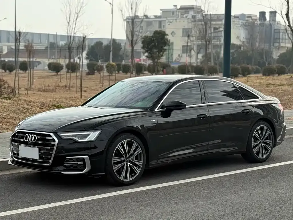 Audi A6L — фото 1