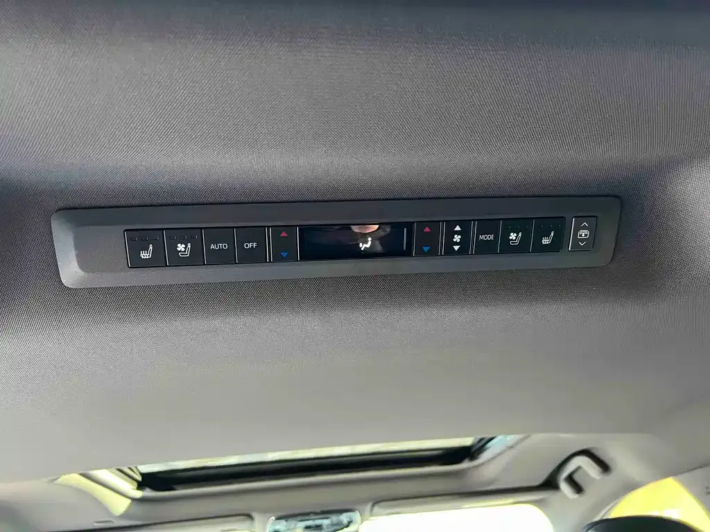 Toyota Sienna — фото 10