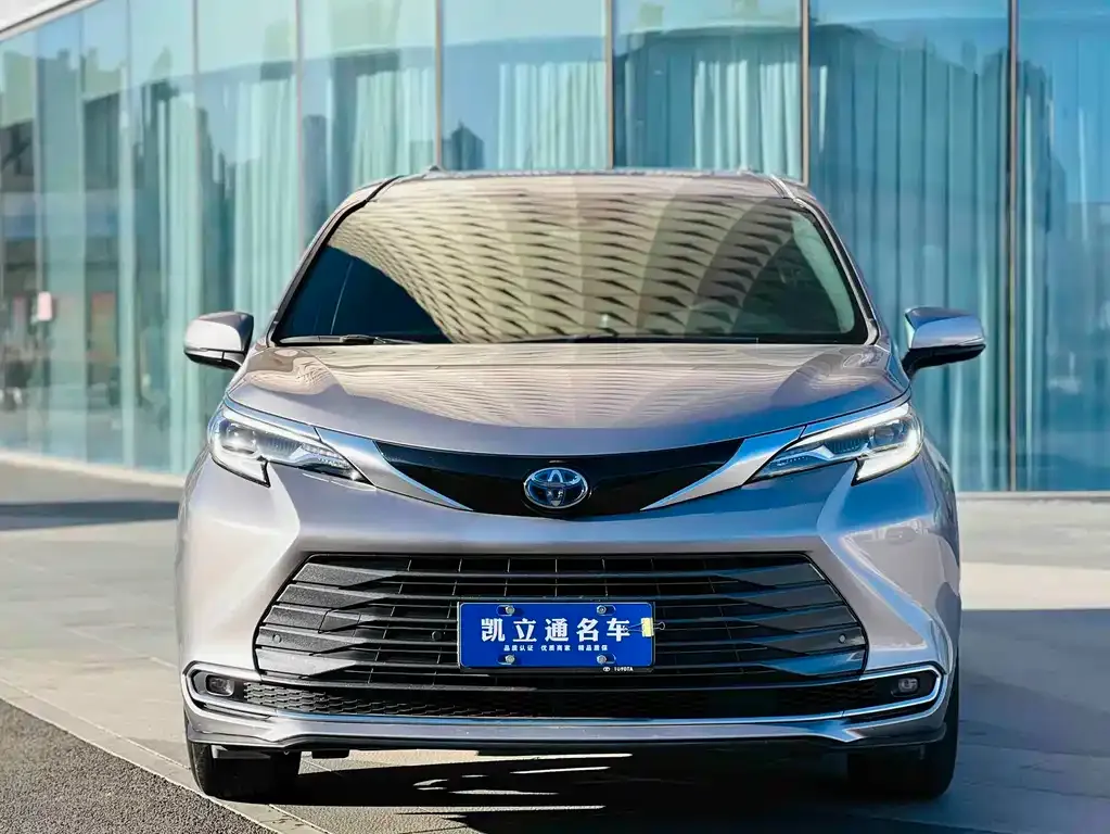 Toyota Sienna — фото 9