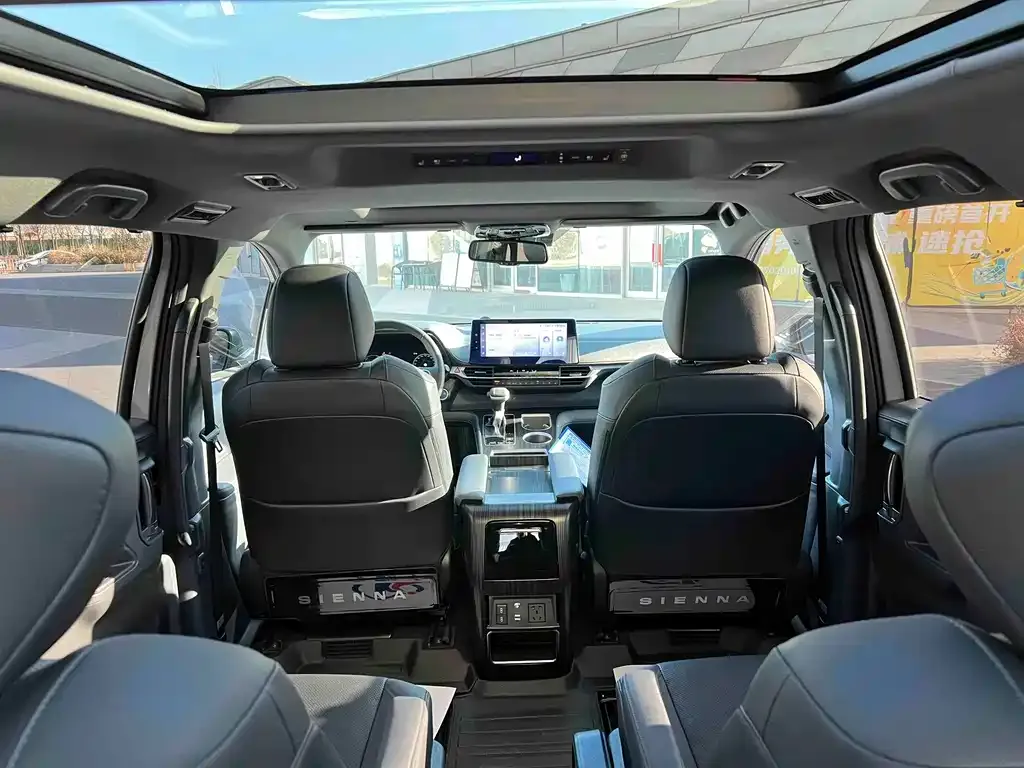 Toyota Sienna — фото 4