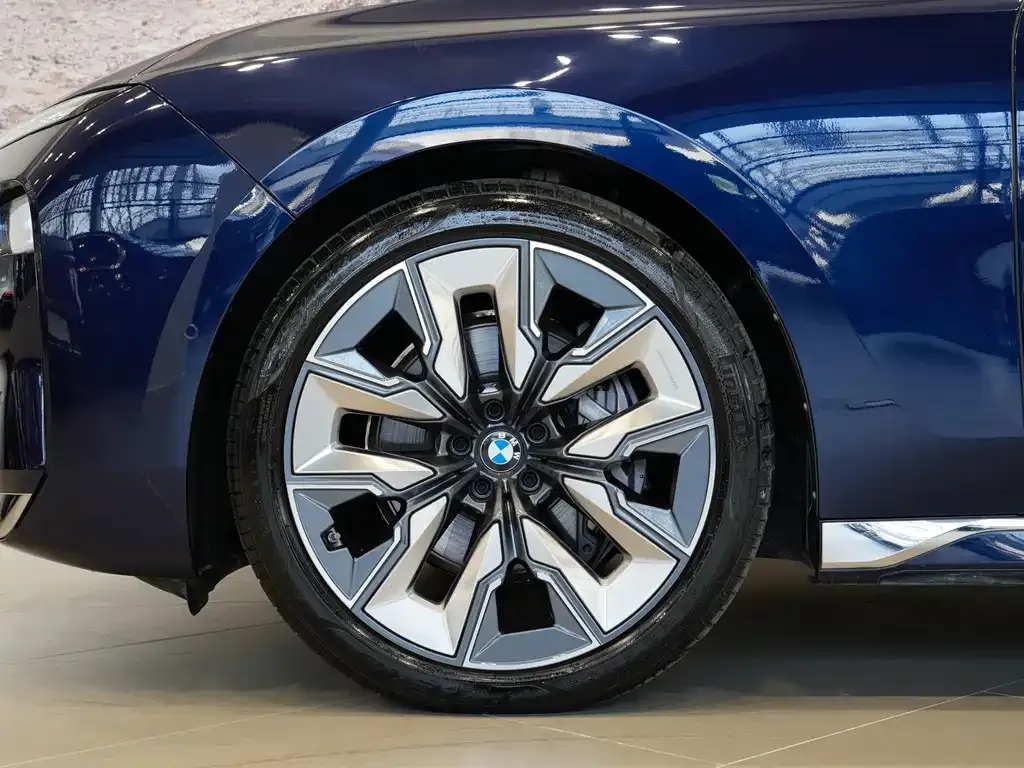 BMW 7 Series 2023 из CN, фото 10