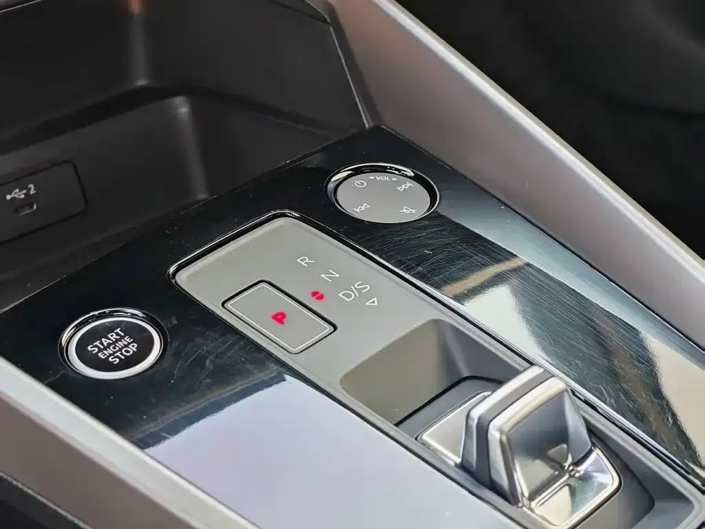 Audi A3 2024 из CN, фото 2