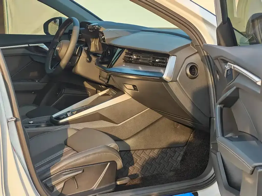 Audi A3 2024 из CN, фото 5