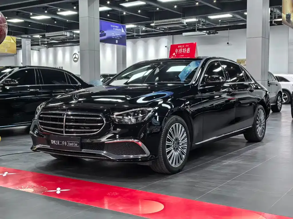 Mercedes-Benz E-Class — фото 1